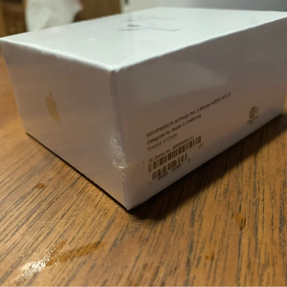 Wireless Earbuds in White